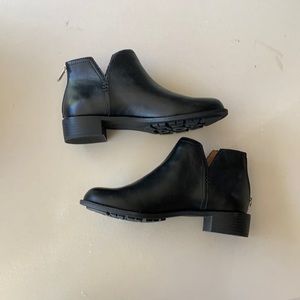 New in box! Women’s ankle boots